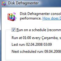 DİSK BİRLEŞTİRME SİSTEMİ

Defragmantasyon ya da disk birleştirme işlemi uzun süreli bir işlemdir, saatler alabilir.Başlat, Bilgisayarım, ana sistem sabit diskine sağ tıklayarak buradan özellikler, araçlar ve Disk Birleştirme'ye gelin.

Bu aracı isterseniz zamanını ayarlayarak da kullanabilirsiniz. Analiz ederek durumu değerlendirmeniz de mümkün.Diskinizi temizledikten sonra, büyük miktarda dosya sildikten sonra yeniden disk birleştirme yapmanız yerinde olacaktır.Bu işlemi hızlı ver verimli bir biçimde yapan, ücretsiz sürümü de bulunan Auslogics Disk Defrag son derece kullanışlı bir uygulamadır.