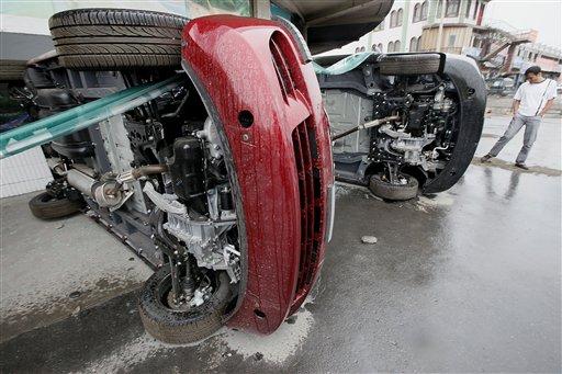 Asya'nın kanayan yarası doğu türkistan'da Uygurlar Çin asker ve polislerinin kuşatma ve gövde gösterisi altında yaşantılarını sürdürmeye çalışııyor