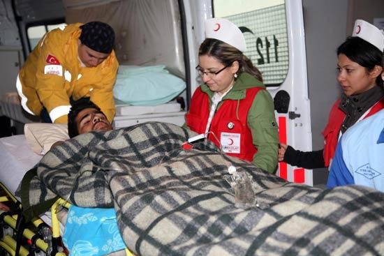 İsrail'in Filistin'e yönelik saldırılarında Gazze'de yaralanan biri kadın 10 kişi, refakatçileri ile birlikte sabah saatlerinde havayolu ile Ankara'ya getirildi.