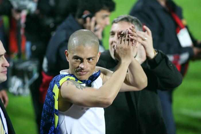 Fenerbahçe, kazandığı 18. lig şampiyonluğunu yarın Fenerbahçe Şükrü Saracoğlu Stadı'nda düzenlenecek törenle kutlayacak.