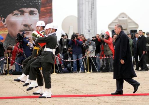 Başbakan Erdoğan ve İlker Başbuğ Şehitler Abidesi'ne ziyarette bulundu. Erdoğan yaptığı konuşmada kahramanlığa vurgu yaptı.