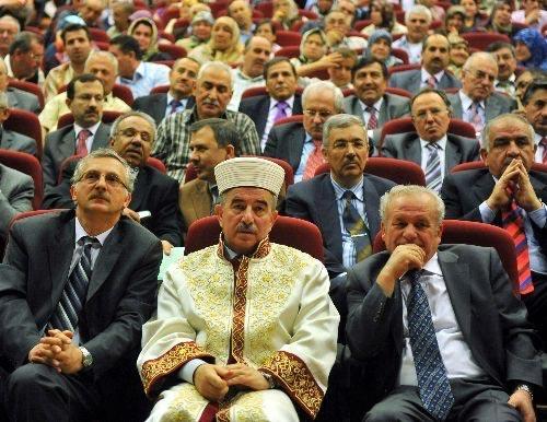 2009 yılı nda Hac görevini yerine getirecek vatandaşların kura çekimi Diyanet İşleri Başkanlığında yapıdı.Diyanet İşleri Başkanı Ali Bardakoğlu'nun da katıldığı kura çekim töreninde vatandaşlar bilgisayardan duvara aktarılan isimleri dikkatlice takip etti