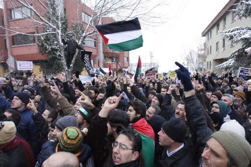 İsrail'in Gazze'ye yönelik acımasız saldırıları Türkiye'nin pek çok kentinde ve Orta Doğu'da protesto edildi. Protestolardan kareler...