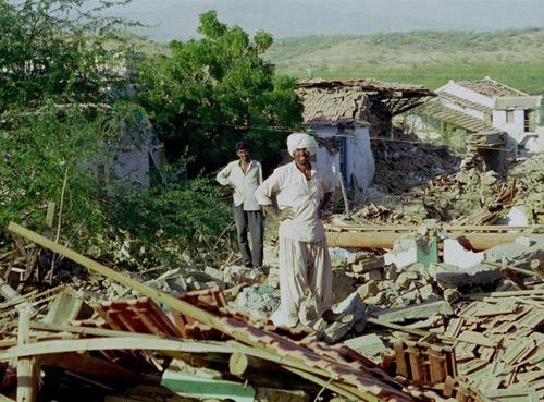 Gujarat Depremi
26 Ocak 2001 yılında Hindistan'daki gerçekleşen deprem 7.9 şiddetindeydi.