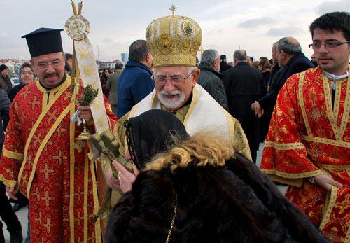 Hıristiyan inancına göre Hz. İsa'nın doğumu ve vaftiz edilişinin 2011. yıldönümü, Yeşilköy'de düzenlenen denizden haç çıkarma töreniyle kutlandı. Törenlere Patrik Bartholomeos'un ezana hürmet göstermesi damga vurdu.