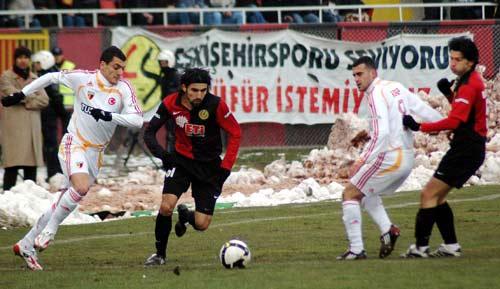 Süper Lig'de üç haftadır istediği sonucu alamayan Eskişehirspor, şeytanın bacağını kırdı. Eskişehirspor - Kayserispor maçı sahibi takımın 1-0 üstünlüğüyle tamamlandı.