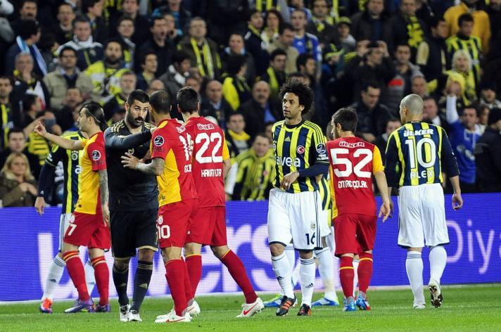 Resmen Baros fenere 'üstü kalsın' diyerek maçı bitirdi.