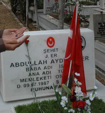 Arefe ünü şehitlikler doldu, taştı