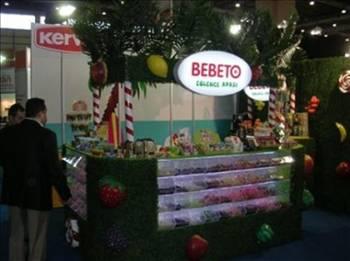 BEBETO EĞLENCE ADASI
100 çeşit şeker ve sakızı var
Kervan Gıda tarafından geliştirilen Bebeto Eğlence Adası konsepti, özellikle çocuklara yönelik 100 çeşit şeker ve sakızıyla dikkat çekiyor. Bu standların müşteri kitlesi sadece çocuklarla sınırlı değil. Örneğin, kahve gibi farklı ürünleri de var. Ergonomik tasarımıyla her türlü mekana kolayca uyum sağlayabilen Bebeto standları, istenirse bir alışveriş merkezi ya da mağazanın içerisine de yerleştirilebiliyor. Şirket, Türkiye genelinden gelecek tüm bayilik taleplerine açık. Bir Bebeto Eğlence Adasının toplam yatırım tutarı ise 18 bin TL civarında.
Telefon: 0212 875 76 90
Web: kervangida.com