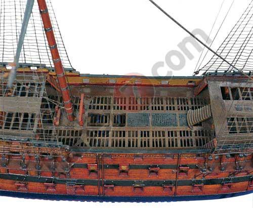 XVIII. yüzyıla ait 102 toplu bir İspanyol kalyon maketinin üstten görünüşü (Deniz Müzesi)