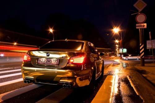 Rusyanın yeni petrol ve doğalgaz zenginleri, Arap şeyhlerine gölgede bırakacak şekilde görgüsüzlük de sınır tanımıyorlar. Bunun en iyi örneği ise altın kaplama bir BMW.