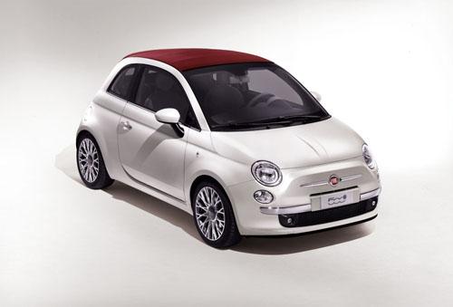Minik şehirli imajına bir de cabrio keyfini ekleyen 500 C'de otomatik şanzıman seçeneği de var.