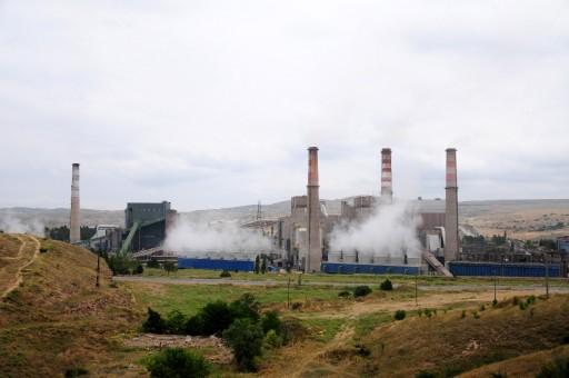 Kütahya'nın Seyitömer beldesi yakınlarındaki höyükte sürdürülen kurtarma kazısında bulunan 6 insan iskeletine ait kafa taslarının içinde şekli bozulmamış beyinler bulundu.