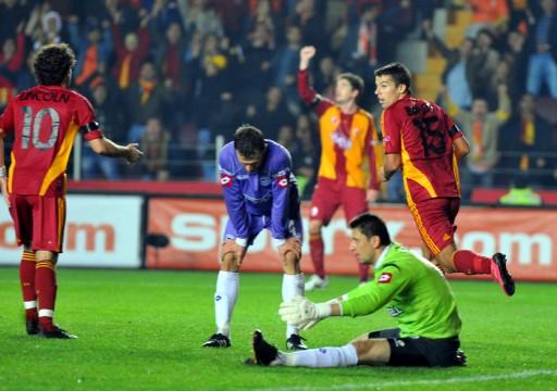 Arıca, maç sonrası tepksinin nedenini 'Lincoln maç içinde top sektirerek terbiyesizlik yapmıştır' dedi.
