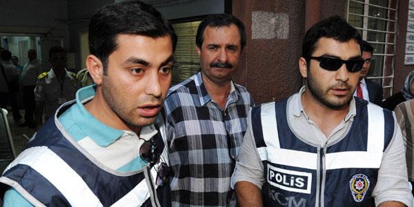 NEVZAT ŞAKAR 11 YIL

Trabzonspor Asbaşkanı Nevzat Şakar Müşteki Ahmet Bulutun tehdit edilmesi ve 15 Mayıs 2011 günü oynanan Fenerbahçe-Ankaragücü maçında teşvik primi vermeye teşebbüs suçlarından 4 yıldan 11 yıla kadar hapisle cezalandırılması istendi.