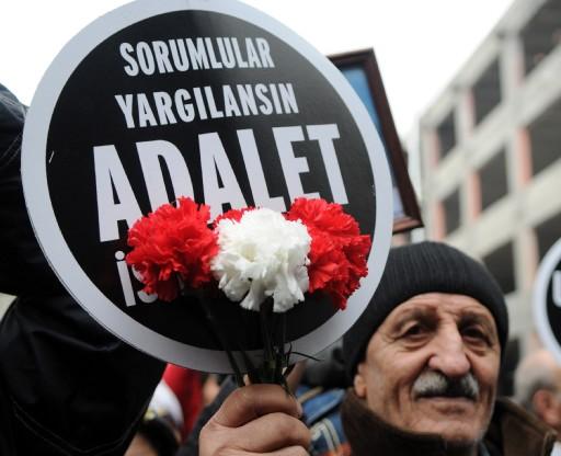 Zeytinburnu Davutpaşa'daki bir iş merkezinde, 31 Ocak 2008'de meydana gelen patlamada hayatını kaybeden 21 kişi anıldı.