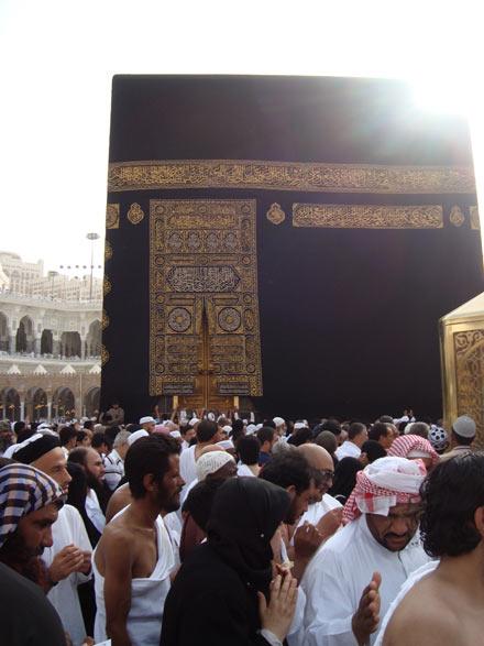 Kabe vinçlerin gölgesinde kaldı