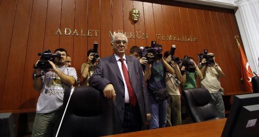 İstanbul Cumhuriyet Başsavcı Vekili Turan Çolakkadı, Silivri Ceza İnfaz Kurumları Yerleşkesinin yanında ''Ergenekon'' davasının görülmesi için inşa edilen duruşma salonunu tanıtttı.