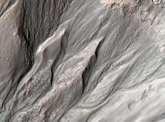 NASA, Marsın kutup bölgesinde, yüzeydeki katı karbondioksit moleküllerinin resmini çekti