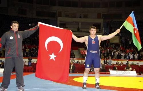 Azerbaycanın Başkenti Baküdeki 60. Avrupa Grekoromen Güreş Şampiyonasında Türkiye, 84 kiloda Nazmi Avluca ve 120 kiloda Rıza Kayaalp ile 2 altın madalya kazanmıştı.