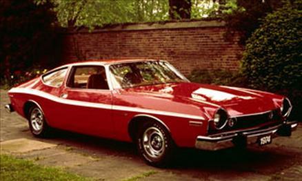 08: AMC Matador: 1974te Car&Driver dergisinin editörleri tarafından en stil sahibi otomobil seçilse de, önceki tuhaf seleflerinden aksam ve mühendislik olarak pek farkı yoktu, yani eski teknolojiydi.