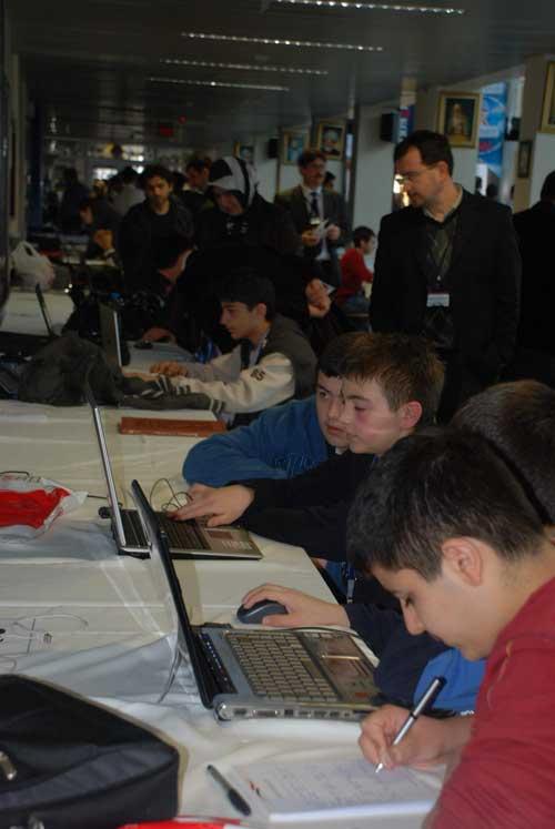 Geleceğin çizgi film ustaları, web ve afiş tasarımcıları, bilgisayar programcıları hafta sonu 5.e-DREAM Animasyon, Web Tasarım , Afiş ve Programlama Yarışmasında bir araya geldi
