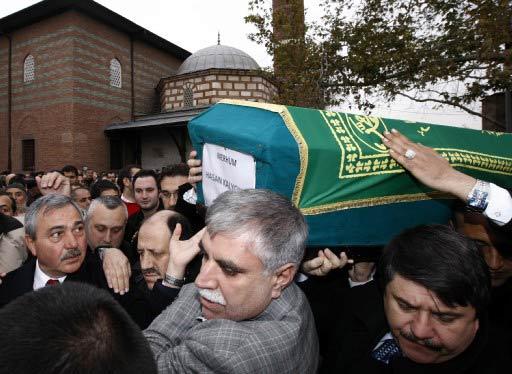 Kalp krizi sonucu vefat eden işadamı Hasan Kalyoncu (59) için düzenlenen cenaze töreni Cumhurbaşkanı Abdullah Gül-Necmettin Erbakan buluşmasına sahne oldu.