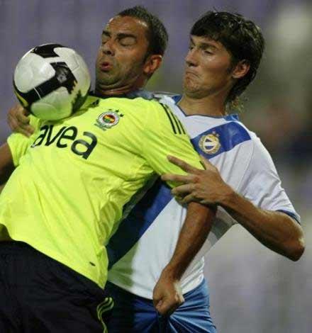 Fenerbahçe İstanbul'da 2-0'la geçtiği Macar ekibi MTK'yı kendi evinde gole boğdu. 5-0 biten maçta Semih 4 gole imza attı!