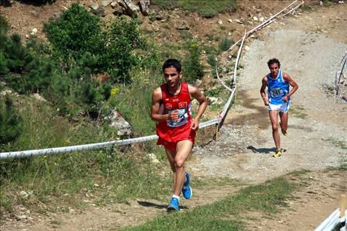 Atletizmde Bulgaristanın Sapareva Banya kentindeki 9. Avrupa Dağ Koşusu Şampiyonasında Türkiye, 4 altın ve 2 gümüş madalyayla en başarılı ülke olurken, büyük erkeklerin birincisi Ahmet Arslan, 4. kez bu başarıya ulaşmıştı.