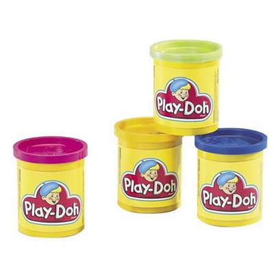 Play-Doh ---
1950’lerin başında Joe McVicker okullarda çocukların silgi olarak kullanmaları için bu hamurları üretti. ılgi çektiğini fark eden Mc Vicker, çevredeki bütün okullara hamuru yollamayı önerdi; zaten silgiden ziyade oyuncak olarak kullanıldığını fark etmeleri uzun sürmedi. 1980’lere kadar renkli versiyonları çıktı. Ardından karanlıkta parlayan versiyonları da üretildi.