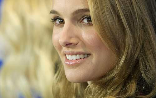 Çizgi roman devi Marvel'ın süper kahramanlarından "Thor"un sinema filminin başrollerinden birini Amerikalı aktris Natalie Portman oynayacak.
