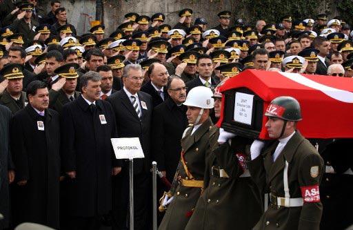 Ağrı'da çıkan çatışmada şehit olan Jandarma Binbaşı Süleyman Can, son yolculuğuna uğurlandı