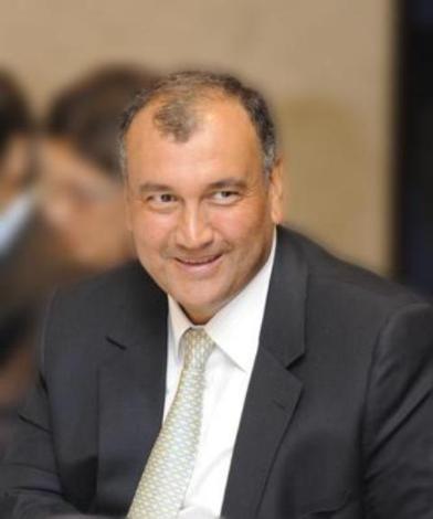 MURAT ÜLKER!!!

Türkiyenin en zengin işadamları arasında bulunan Ülker Holdingin patronu Murat Ülker, oturmak için Anadolu yakasını tercih eden işadamları arasında. Ülkerin Üsküdar Vaniköyde yalısı, Çamlıcada köşkü bulunuyor. Murat Ülker, iş yaşamının stresini ise İshaklı-Saklıköyde bulunan çiftlik evinde atıyor.