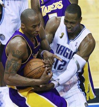 Hidayet'in de forma giydiği NBA final serisi 4. maçında Los Angeles Lakers, Orlando Magic'i uzatmalarda yıkmayı başarırken malesef Hidayet son anlarda kendine bağlanan umutları yıktı
