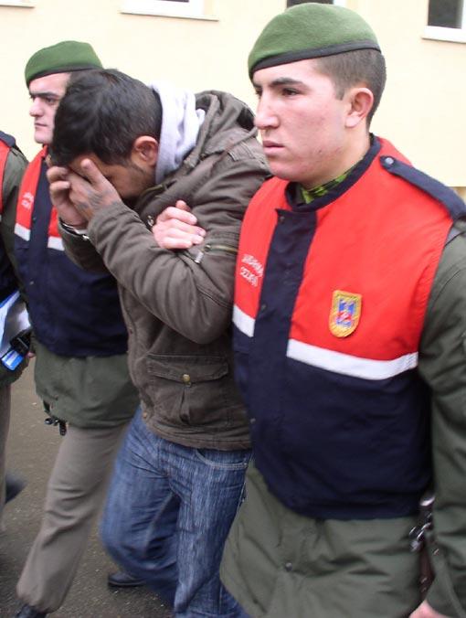 Polis hırsızı dövmesinden yakaladı