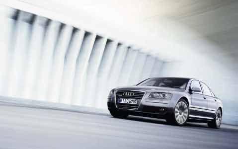 Org. Yaşar Büyükanıt’a Audi A8L marka bir otomobil alındı. Dünyada zırh gücü açısından bir numara olan otomobil çıplak 400 bin Euro fiyata sahip ve gümrük vergileriyle birlikte yaklaşık 1 Trilyon değerinde.
