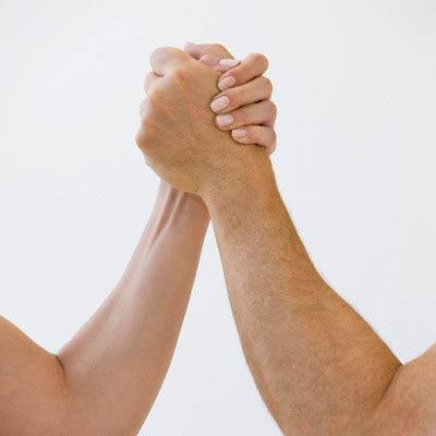 Böylelikle bu erkek savar ifadelerin altında yatan, ilişkinizle ilgili sorunları da çözme konusunda bir adım atmış olursunuz.