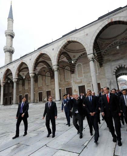 ABD Başkanı Barack Obama, Başbakan Recep Tayyip Erdoğan ile birlikte Ayasofya Müzesi'ni ve Sultan Ahmet Camii'ni gezdi.