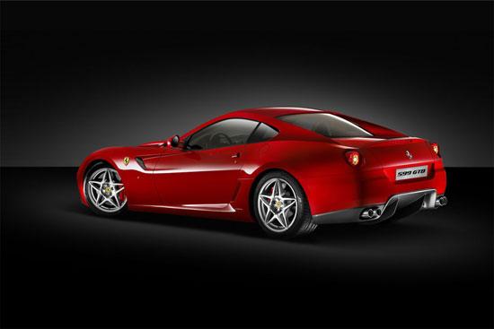 Ferrari 599 GTB'yi uçuşa hazırlıyor