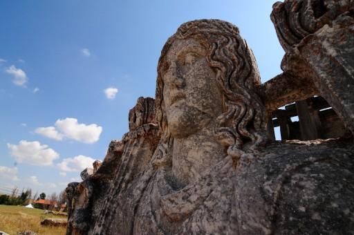 ''İkinci Efes'' olarak nitelendirilen Aizanoi Antik Kenti'ndeki kazılar sürerken antik kent çevresindeki evlerin restorasyonu da tamamlanıyor.