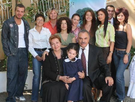 Yaprak Dökümü -- 5 yıl süren dizi Beylerbeyi'nde bir köşkte çekiliyordu.