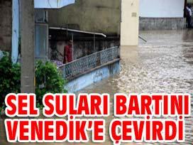Sel suları Bartın'ı Venedik'e çevirdi