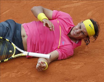 Pariste Roland Garros santrkortunu dolduran on binlerce seyirci, tarihi bir maça tanıklık ettiler ve Nadalın Fransa Açıka tarihi vedasını seyrettiler. 1 Numara Nadal sürpriz bir şekilde elendi