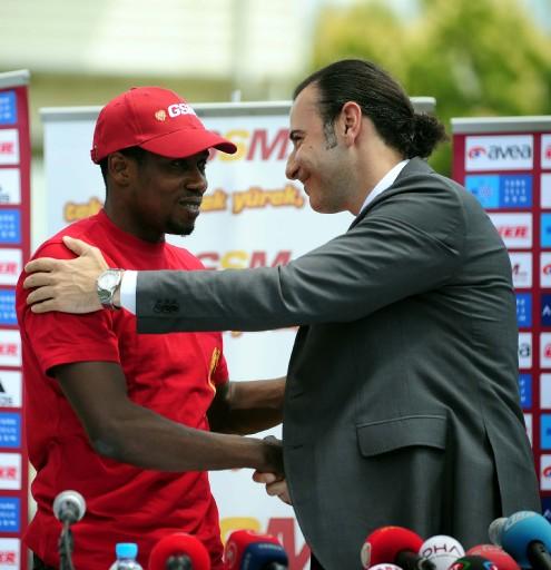 Galatasaray, Keita'yı renklerine bağladı. Galatasaray, dün İstanbul'a getirdiği Abdul Kader Keita ile üç yıllık sözleşme imzaladı.