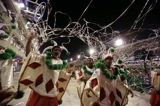 Karnavallar ülkesi Brezilya'nın en meşhur ve dünya çapında ünlü karnavalı Rio'da birbirinden renkli görüntüler ve büyük coşku yaşanıyor.