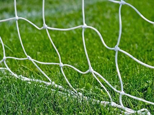 Finlandiya'nın unutulmaz oyuncularından Pentti, 1986'da kendi kalesine 5 gol attı. Maçtan sonra takım arkadaşları tarafından Pentti'ye 'pusula' bile alındı.