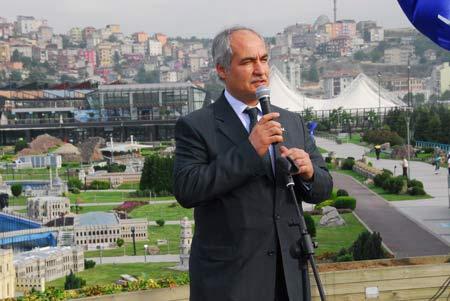 İstanbul Büyükşehir Belediyesi Kültür A.Ş.ye bağlı Türkiyenin tek minyatür müzesi Miniaturkte 2 Haziran Salı günü farklı bir heyecan yaşandı. Kabataş Lisesi de maketler arasına katıldı.