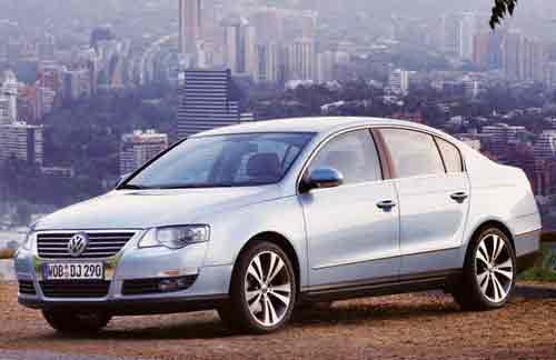 VW PASSAT 1.4 TSI: Orta sınıfta en geniş motor ve donanım seçeneğini sunan 122 HP’lik Passat’ın 1.4 TSI’ı ortalama 6.6 lt/100 km benzin tüketim değerine sahip.