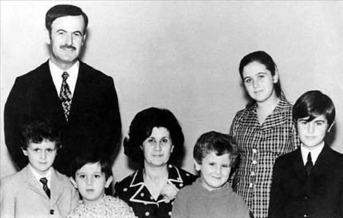 1-HAFIZ ESAT, Suriye'nin eski devlet başkanı. Beşar Esat'ın babası.