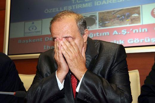 Başkent Doğalgaz İhalesi iptal

10 Mayıs: 

-Başkent Doğalgaz ihalesi, Mehmet Emin Karamehmet ile ortağı Mehmet Kazancının 1,2 milyar dolarlık bedeli yatırmaması nedeniyle iptal edildi. 13 Mayıs:

-Japon otomobil üreticisi Toyota, dünyanın en çok otomobil satan şirketi unvanını yılın ilk çeyreğinde ABD'li otomobil üreticisi General Motorsa kaptırdı.

-AB Komisyonu, Türkiye'nin büyüme tahminini yüzde 4,5'ten, 6,1e yükseltti.